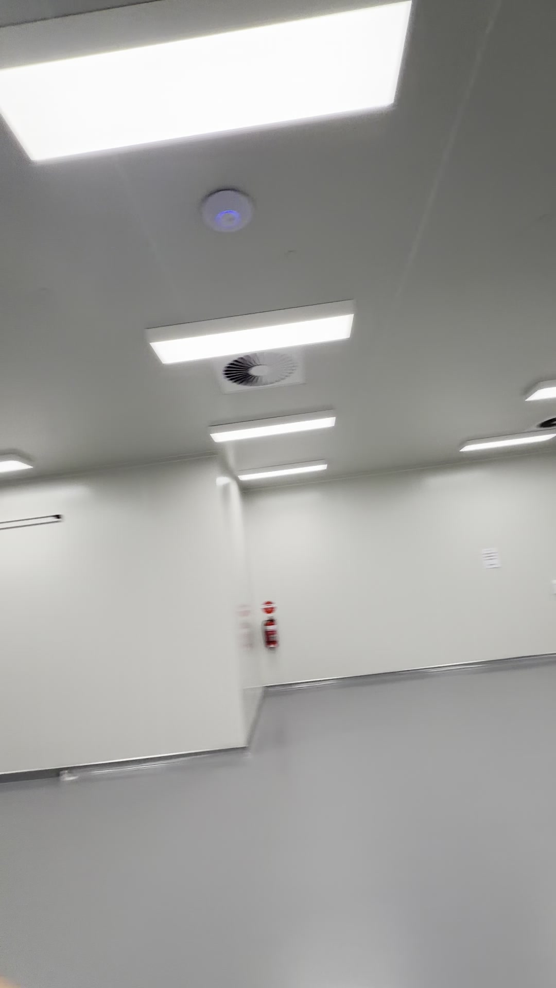 Finished cleanroom with HEPA ceiling, coved walls and vinyl flooring