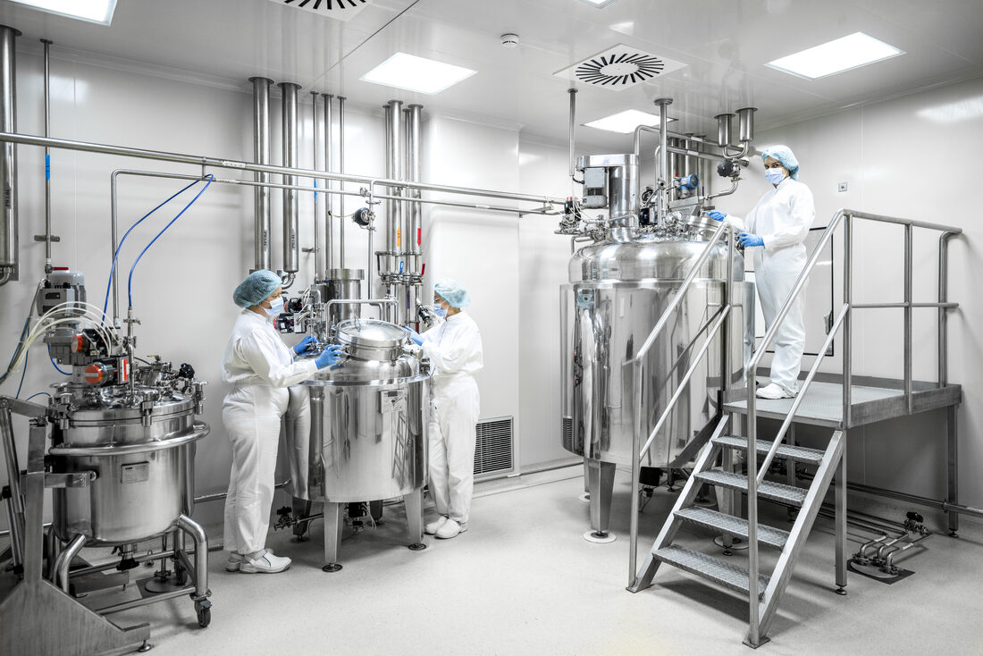Pharmaceutical and biotech cleanroom manufacturing
